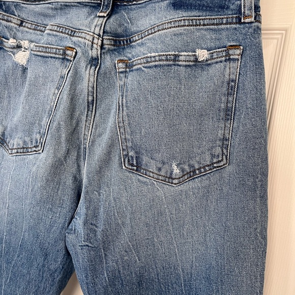 Abercrombie & Fitch High Rise Mom Jean 29/8 Light Distressing EUC 29 8 - Picture 8 of 13